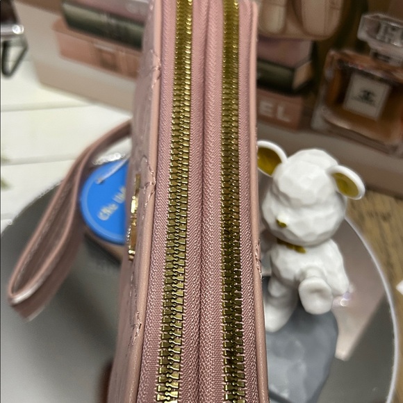 NWT Blush Pink Quilted Clutch with Dragonfly Accent - Picture 4 of 9